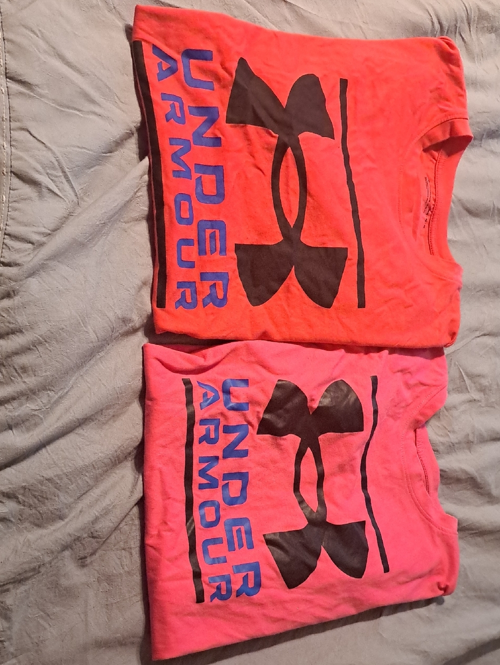 Under Armour Womens Lot Of 2 Short Sleeve T Shirts Size Medium Loose.Under Armou